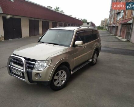 Бежевий Міцубісі Паджеро, об'ємом двигуна 3.2 л та пробігом 245 тис. км за 15300 $, фото 2 на Automoto.ua
