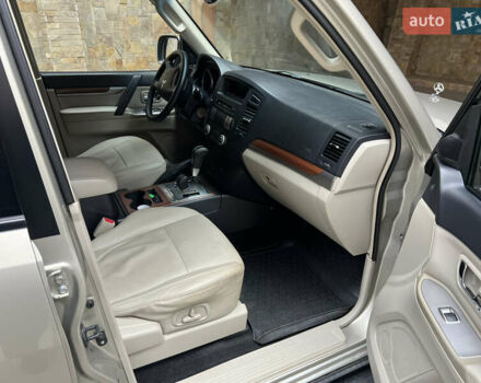 Бежевый Мицубиси Паджеро, объемом двигателя 2.97 л и пробегом 163 тыс. км за 12000 $, фото 7 на Automoto.ua