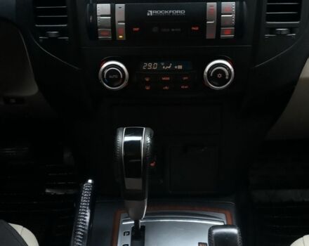 Бежевий Міцубісі Паджеро, об'ємом двигуна 3.2 л та пробігом 187 тис. км за 14200 $, фото 8 на Automoto.ua