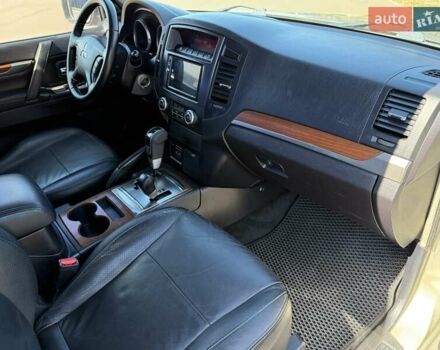 Бежевый Мицубиси Паджеро, объемом двигателя 3 л и пробегом 208 тыс. км за 10300 $, фото 67 на Automoto.ua