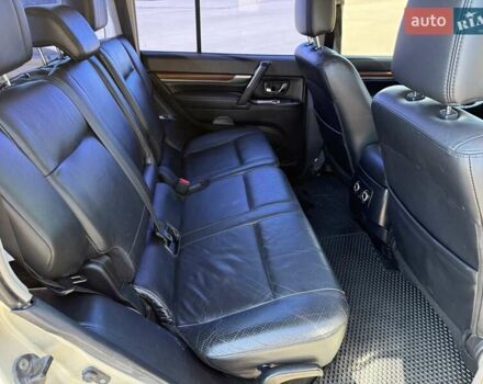 Бежевый Мицубиси Паджеро, объемом двигателя 3 л и пробегом 208 тыс. км за 10300 $, фото 63 на Automoto.ua