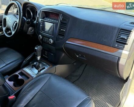 Бежевый Мицубиси Паджеро, объемом двигателя 3 л и пробегом 208 тыс. км за 10300 $, фото 68 на Automoto.ua