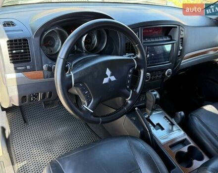 Бежевый Мицубиси Паджеро, объемом двигателя 3 л и пробегом 208 тыс. км за 10300 $, фото 60 на Automoto.ua