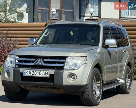Бежевый Мицубиси Паджеро, объемом двигателя 3 л и пробегом 208 тыс. км за 10300 $, фото 3 на Automoto.ua