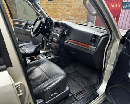 Бежевый Мицубиси Паджеро, объемом двигателя 2.97 л и пробегом 160 тыс. км за 12150 $, фото 13 на Automoto.ua