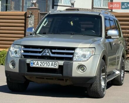 Бежевый Мицубиси Паджеро, объемом двигателя 3 л и пробегом 208 тыс. км за 10300 $, фото 1 на Automoto.ua