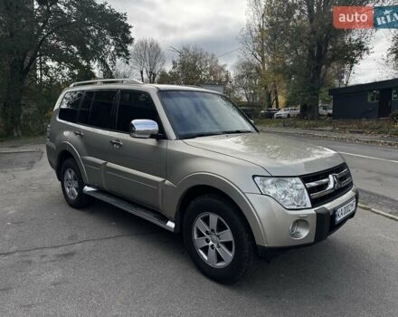 Бежевый Мицубиси Паджеро, объемом двигателя 2.97 л и пробегом 160 тыс. км за 12150 $, фото 1 на Automoto.ua