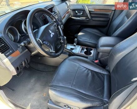 Бежевый Мицубиси Паджеро, объемом двигателя 3 л и пробегом 208 тыс. км за 10300 $, фото 52 на Automoto.ua