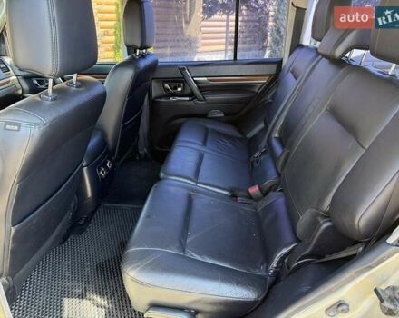 Бежевый Мицубиси Паджеро, объемом двигателя 3 л и пробегом 208 тыс. км за 10300 $, фото 62 на Automoto.ua