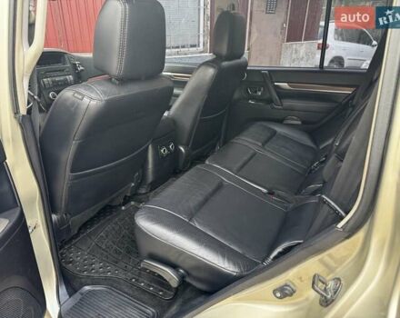 Бежевый Мицубиси Паджеро, объемом двигателя 2.97 л и пробегом 160 тыс. км за 12150 $, фото 10 на Automoto.ua