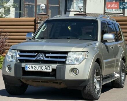 Бежевый Мицубиси Паджеро, объемом двигателя 3 л и пробегом 208 тыс. км за 10300 $, фото 2 на Automoto.ua