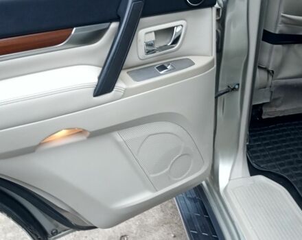 Бежевий Міцубісі Паджеро, об'ємом двигуна 3.2 л та пробігом 187 тис. км за 14200 $, фото 13 на Automoto.ua