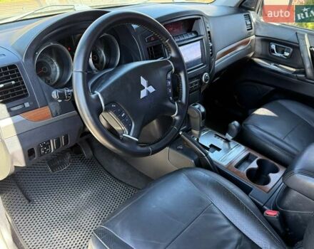 Бежевый Мицубиси Паджеро, объемом двигателя 3 л и пробегом 208 тыс. км за 10300 $, фото 55 на Automoto.ua