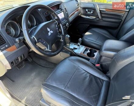 Бежевый Мицубиси Паджеро, объемом двигателя 3 л и пробегом 208 тыс. км за 10300 $, фото 53 на Automoto.ua