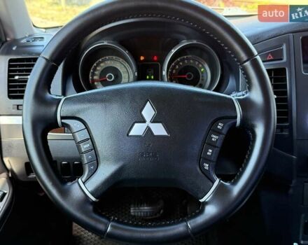 Бежевый Мицубиси Паджеро, объемом двигателя 3 л и пробегом 208 тыс. км за 10300 $, фото 75 на Automoto.ua