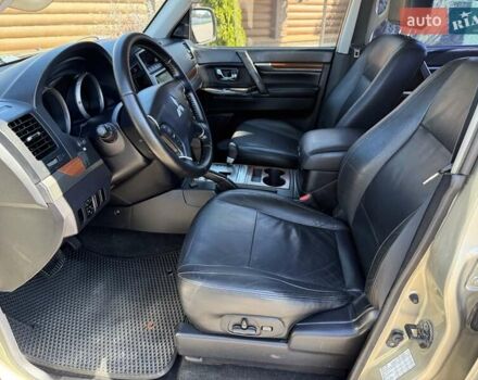 Бежевый Мицубиси Паджеро, объемом двигателя 3 л и пробегом 208 тыс. км за 10300 $, фото 49 на Automoto.ua