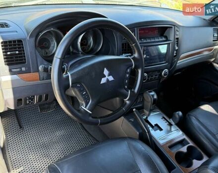 Бежевый Мицубиси Паджеро, объемом двигателя 3 л и пробегом 208 тыс. км за 10300 $, фото 59 на Automoto.ua