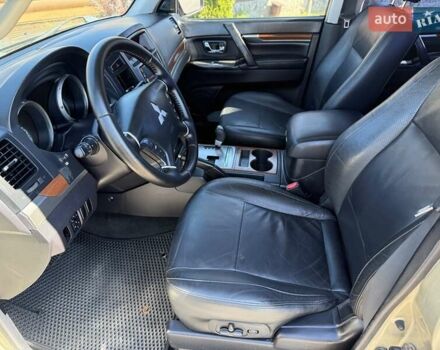 Бежевый Мицубиси Паджеро, объемом двигателя 3 л и пробегом 208 тыс. км за 10300 $, фото 51 на Automoto.ua