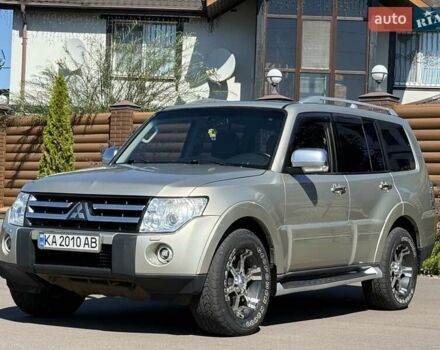 Бежевый Мицубиси Паджеро, объемом двигателя 3 л и пробегом 208 тыс. км за 10300 $, фото 7 на Automoto.ua