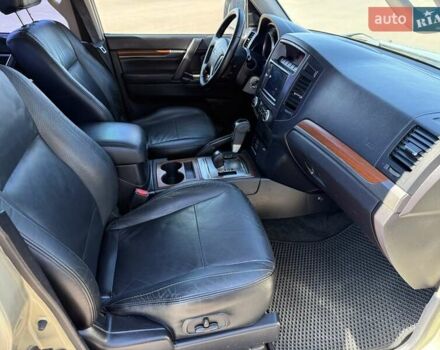 Бежевый Мицубиси Паджеро, объемом двигателя 3 л и пробегом 208 тыс. км за 10300 $, фото 65 на Automoto.ua