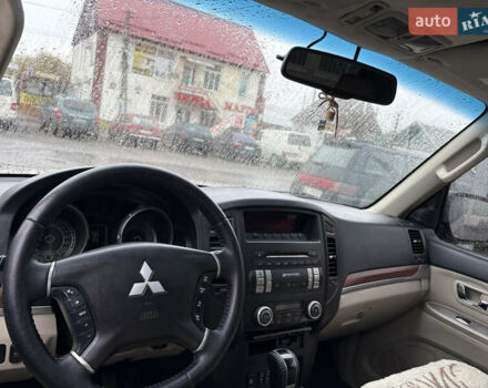 Бежевый Мицубиси Паджеро, объемом двигателя 3.2 л и пробегом 240 тыс. км за 14000 $, фото 7 на Automoto.ua