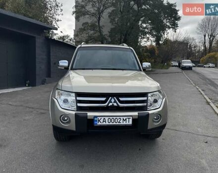 Бежевый Мицубиси Паджеро, объемом двигателя 2.97 л и пробегом 160 тыс. км за 12150 $, фото 2 на Automoto.ua