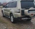 Бежевый Мицубиси Паджеро, объемом двигателя 3 л и пробегом 196 тыс. км за 10000 $, фото 3 на Automoto.ua