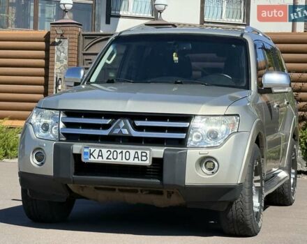 Бежевий Міцубісі Паджеро, об'ємом двигуна 3 л та пробігом 208 тис. км за 11200 $, фото 1 на Automoto.ua