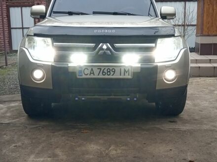 Бежевий Міцубісі Паджеро, об'ємом двигуна 3.2 л та пробігом 187 тис. км за 14200 $, фото 1 на Automoto.ua