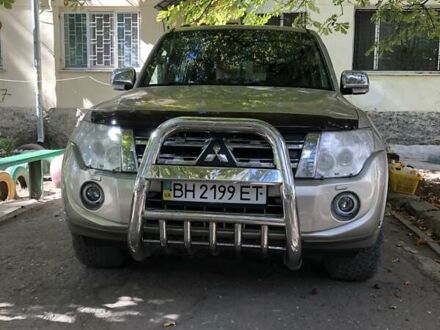 Мицубиси Паджеро 2012 в Одессе на Automoto.ua Бежевый Мицубиси Паджеро, объемом двигателя 3.2 л и пробегом 178 тыс. км за 20000 $, фото 1 на Automoto.ua