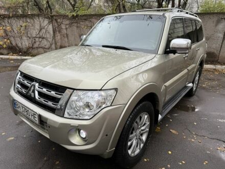 Бежевий Міцубісі Паджеро, об'ємом двигуна 3.2 л та пробігом 189 тис. км за 18500 $, фото 1 на Automoto.ua