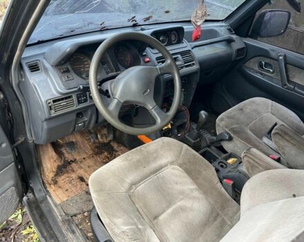 Чорний Міцубісі Паджеро, об'ємом двигуна 0 л та пробігом 333 тис. км за 2500 $, фото 5 на Automoto.ua