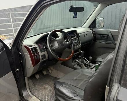 Чорний Міцубісі Паджеро, об'ємом двигуна 3.2 л та пробігом 100 тис. км за 11200 $, фото 6 на Automoto.ua