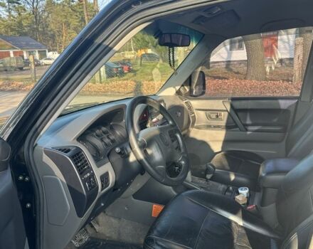 Черный Мицубиси Паджеро, объемом двигателя 3.2 л и пробегом 243 тыс. км за 6600 $, фото 6 на Automoto.ua