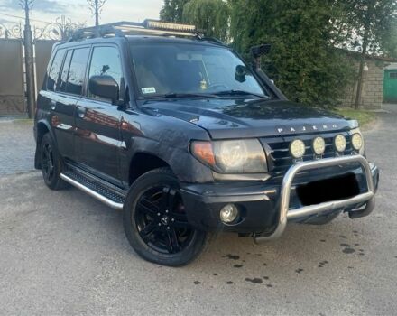 Чорний Міцубісі Паджеро, об'ємом двигуна 1.8 л та пробігом 250 тис. км за 2050 $, фото 2 на Automoto.ua