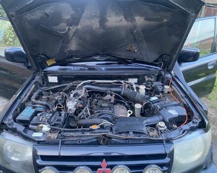 Чорний Міцубісі Паджеро, об'ємом двигуна 1.8 л та пробігом 250 тис. км за 2050 $, фото 7 на Automoto.ua