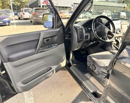 Черный Мицубиси Паджеро, объемом двигателя 3.2 л и пробегом 350 тыс. км за 5000 $, фото 5 на Automoto.ua