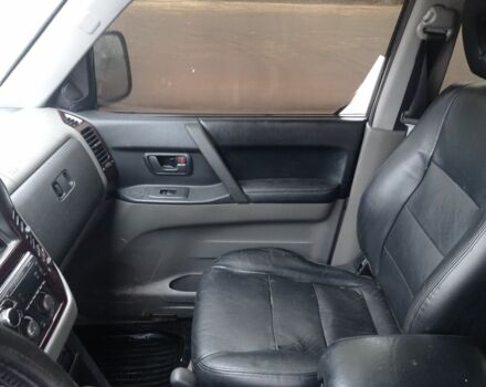 Черный Мицубиси Паджеро, объемом двигателя 3 л и пробегом 300 тыс. км за 4200 $, фото 5 на Automoto.ua