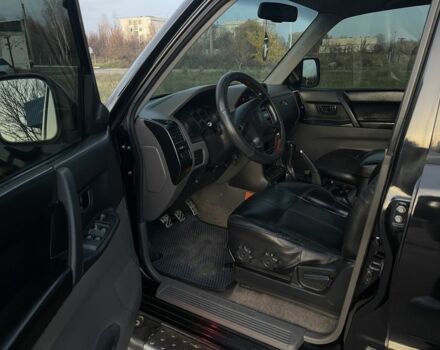 Черный Мицубиси Паджеро, объемом двигателя 3.2 л и пробегом 200 тыс. км за 7800 $, фото 6 на Automoto.ua