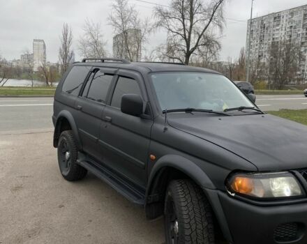 Чорний Міцубісі Паджеро, об'ємом двигуна 3 л та пробігом 300 тис. км за 5400 $, фото 1 на Automoto.ua