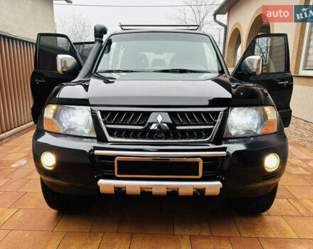 Черный Мицубиси Паджеро, объемом двигателя 3.2 л и пробегом 230 тыс. км за 10800 $, фото 2 на Automoto.ua