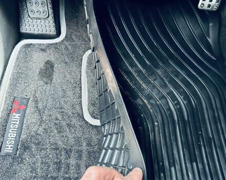 Черный Мицубиси Паджеро, объемом двигателя 3.2 л и пробегом 230 тыс. км за 10800 $, фото 23 на Automoto.ua