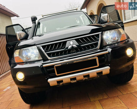 Черный Мицубиси Паджеро, объемом двигателя 3.2 л и пробегом 230 тыс. км за 10800 $, фото 17 на Automoto.ua