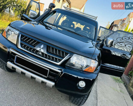 Черный Мицубиси Паджеро, объемом двигателя 3.2 л и пробегом 230 тыс. км за 10800 $, фото 100 на Automoto.ua