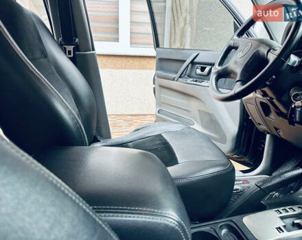 Черный Мицубиси Паджеро, объемом двигателя 3.2 л и пробегом 230 тыс. км за 10800 $, фото 152 на Automoto.ua