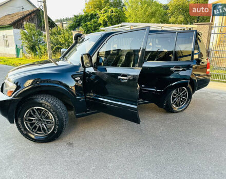 Черный Мицубиси Паджеро, объемом двигателя 3.2 л и пробегом 230 тыс. км за 10800 $, фото 75 на Automoto.ua