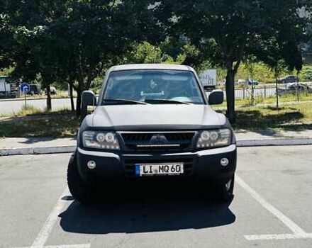 Чорний Міцубісі Паджеро, об'ємом двигуна 3.2 л та пробігом 220 тис. км за 12000 $, фото 2 на Automoto.ua