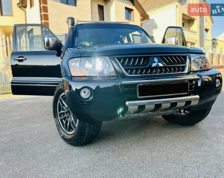 Черный Мицубиси Паджеро, объемом двигателя 3.2 л и пробегом 230 тыс. км за 10800 $, фото 69 на Automoto.ua