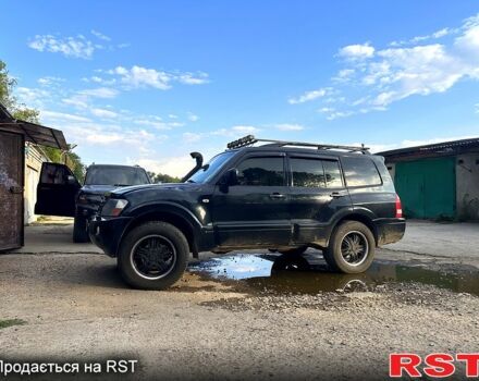 Черный Мицубиси Паджеро, объемом двигателя 3 л и пробегом 250 тыс. км за 7500 $, фото 1 на Automoto.ua