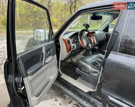 Черный Мицубиси Паджеро, объемом двигателя 2.97 л и пробегом 379 тыс. км за 8500 $, фото 6 на Automoto.ua